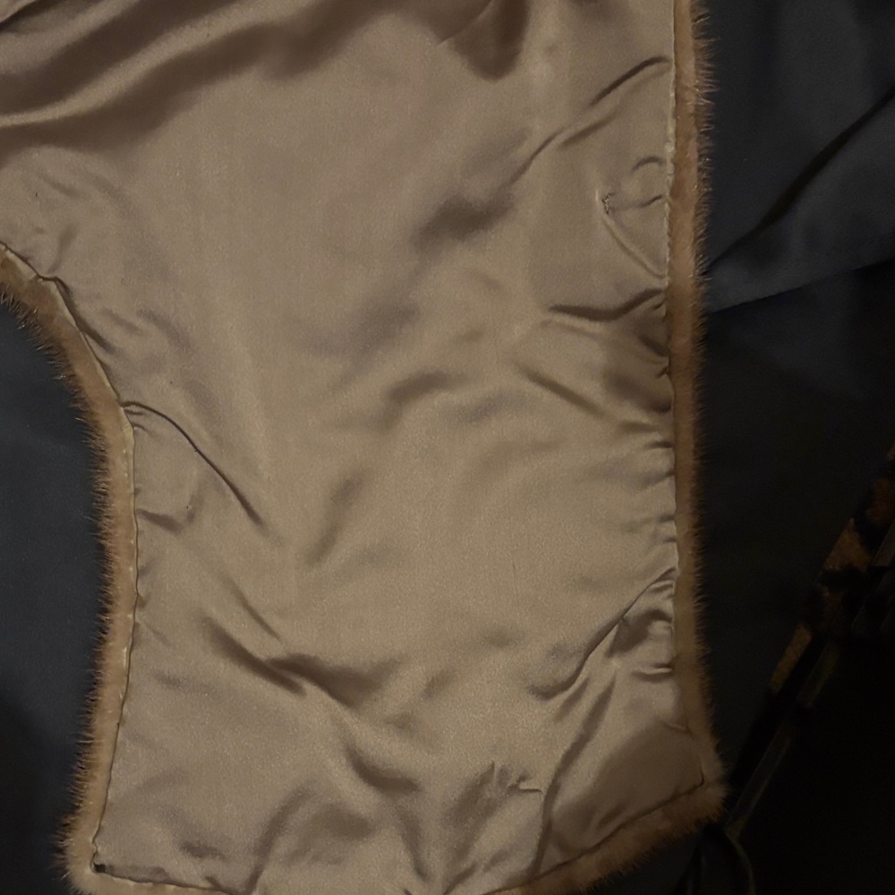 Elegant Vintage Mink Fur Stole in Rich Brown - Picture 5 of 14
